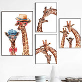 TPFLiving Poster Leinwand / Lustige Giraffen in braunen Farbtönen / Verschiedene Größen - OHNE Rahmen - Modell JB2193-4